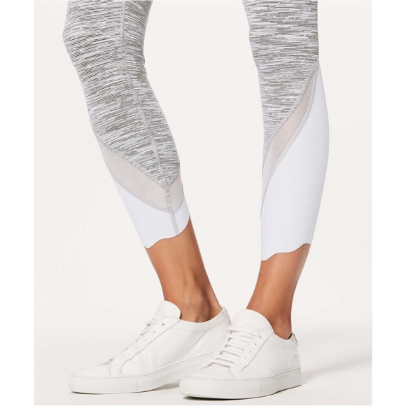 Lululemon Wunder Under Scallop Crop - Picture 4 of 10